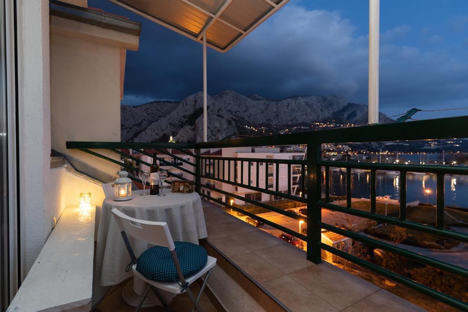 Balcony/Terrace, Mountain view