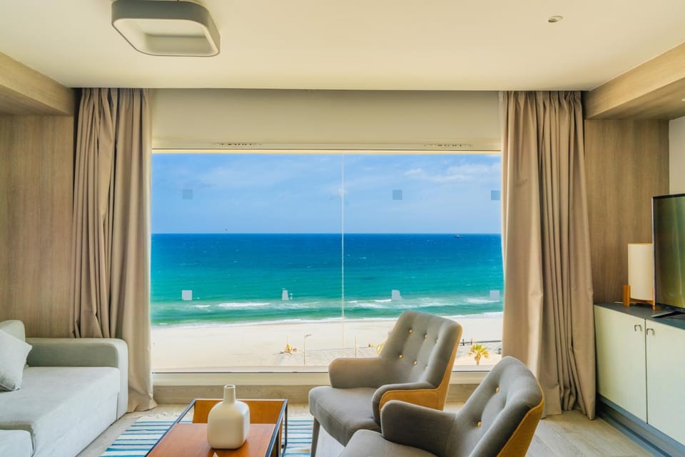 Communal lounge/ TV room, TV and multimedia, Living room, Seating area, Beach, Sea view