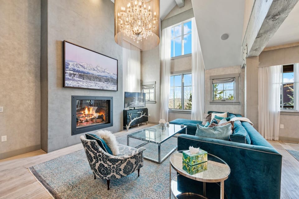 Day, TV and multimedia, Living room, Seating area, Mountain view, fireplace, furniture
