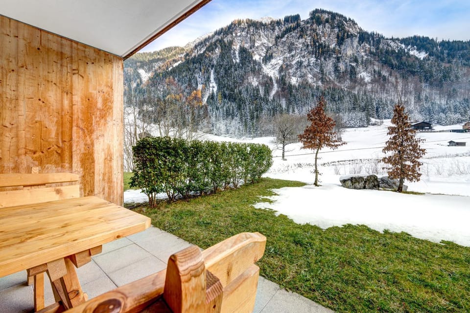 Facade/entrance, Spring, Natural landscape, Balcony/Terrace, Hiking, Autumn, Mountain view