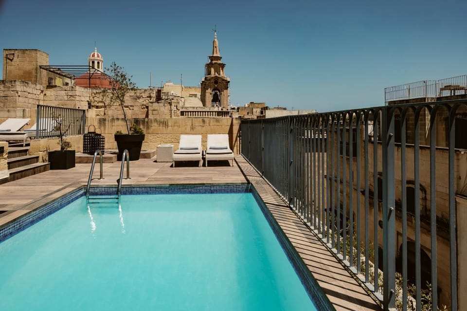 Swimming pool, sunbed