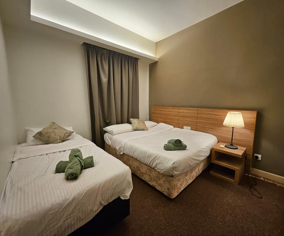 Property building, Restaurant/places to eat, Bedroom