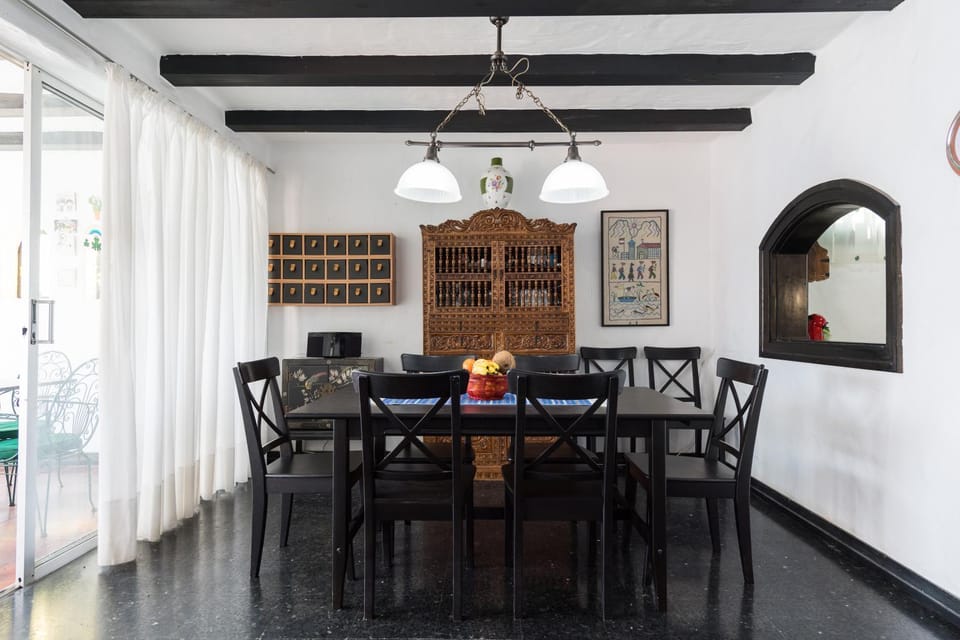 Seating area, Dining area
