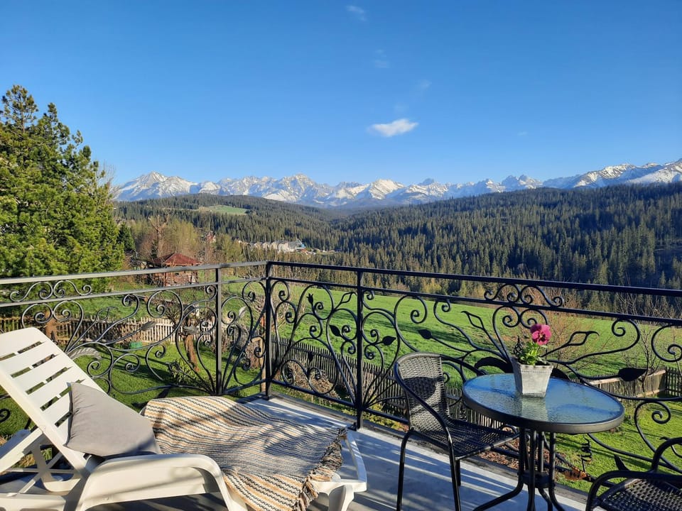 Balcony/Terrace, Mountain view