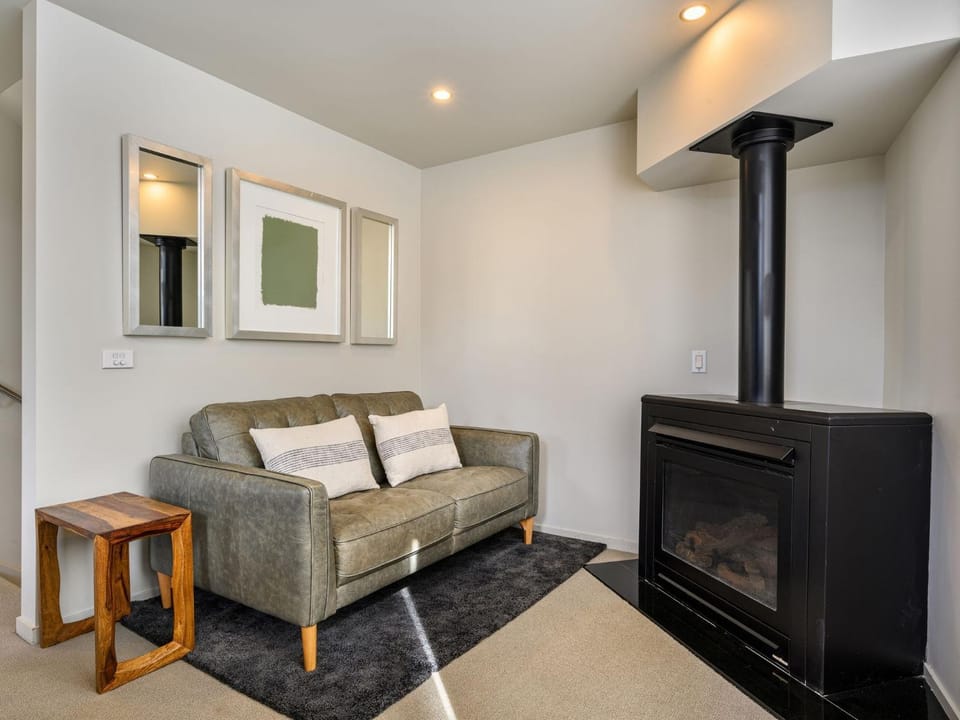 Seating area, fireplace