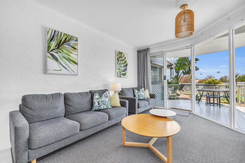 Patio, View (from property/room), Balcony/Terrace, Living room, Seating area