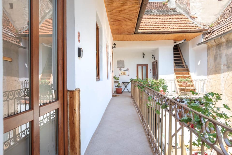 Facade/entrance, Balcony/Terrace