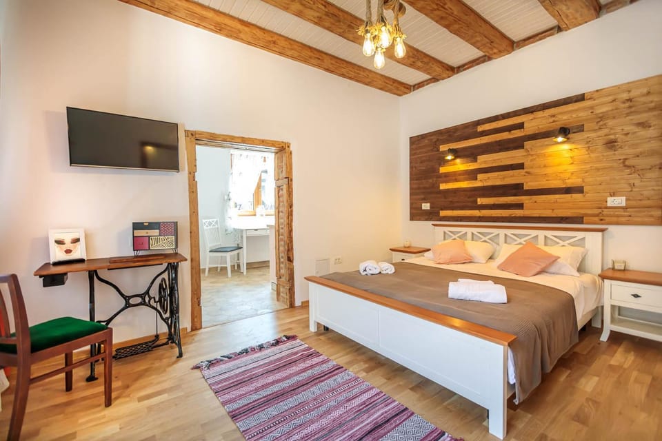 Communal lounge/ TV room, Bed, Photo of the whole room
