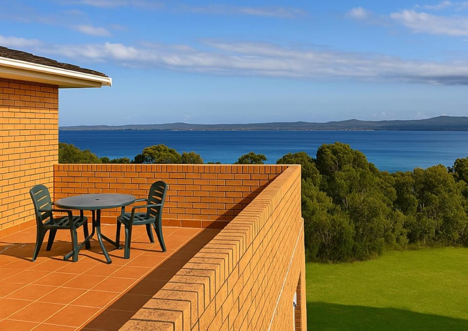 Property building, Balcony/Terrace, Balcony/Terrace, Dining area, Dinner