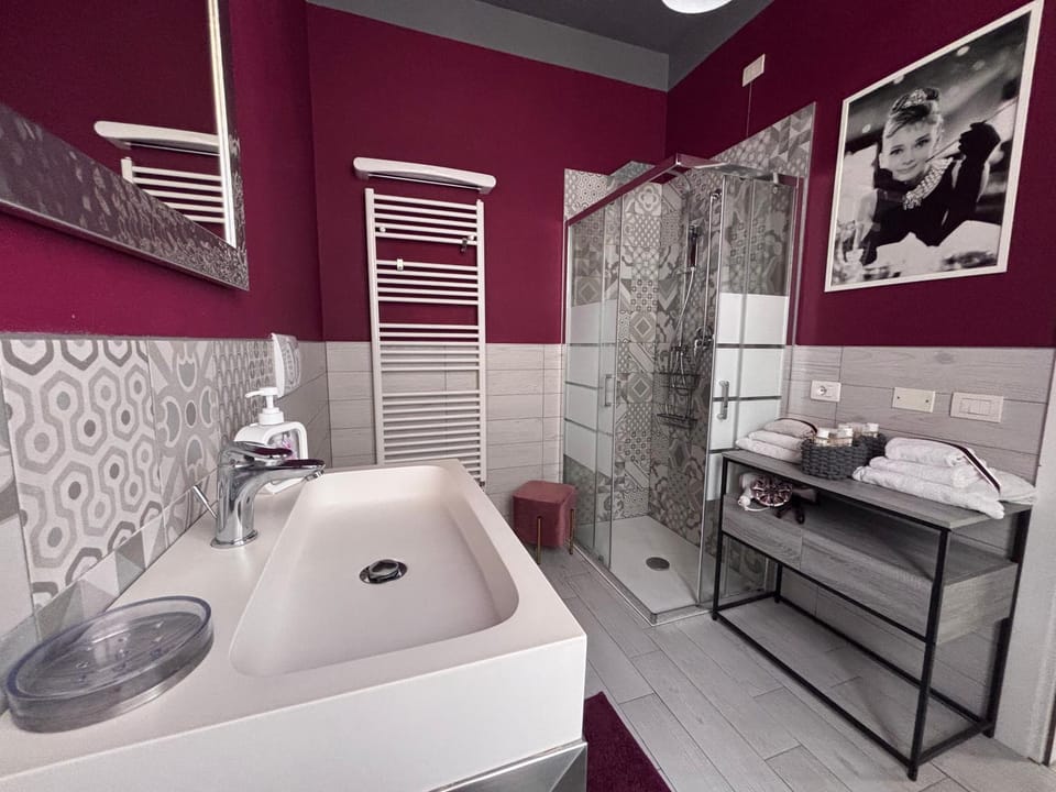Shower, Bathroom, towels