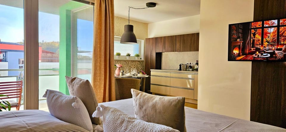 Balcony/Terrace, Photo of the whole room, Decorative detail, City view