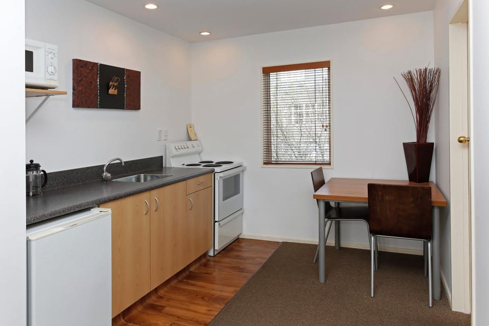 Day, Dining area