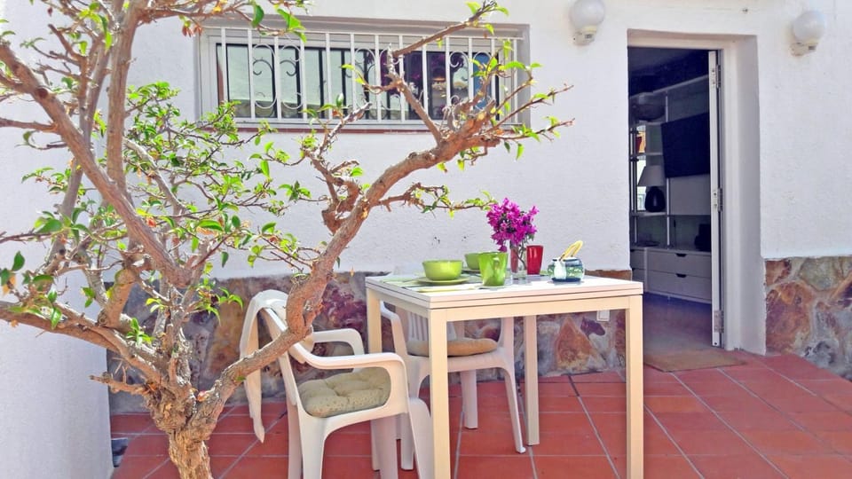 Patio, Facade/entrance, Balcony/Terrace