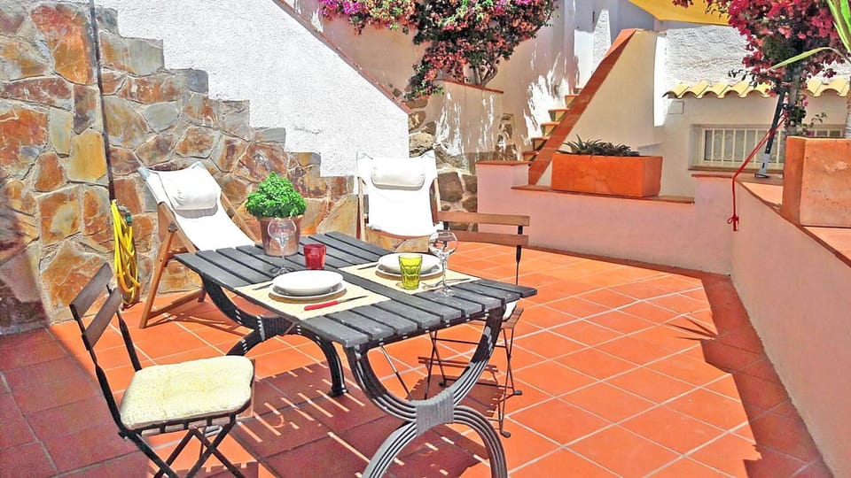 Patio, Facade/entrance, Balcony/Terrace, Decorative detail, On site
