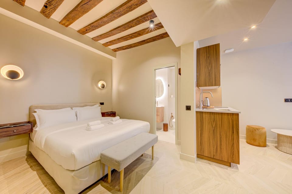 Bed, Kitchen or kitchenette, Photo of the whole room, Bedroom