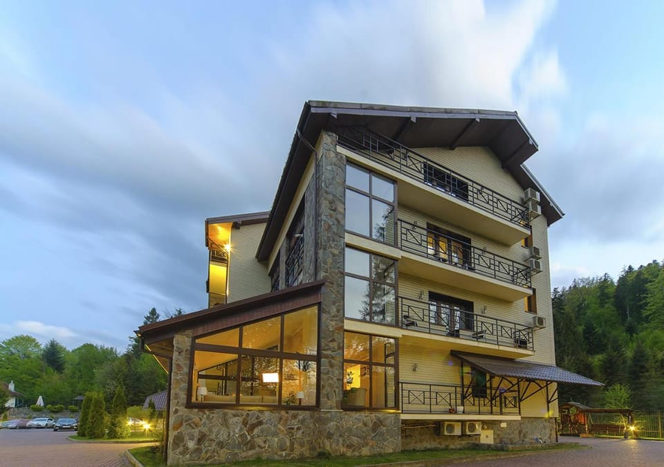 Property building, Facade/entrance, Day