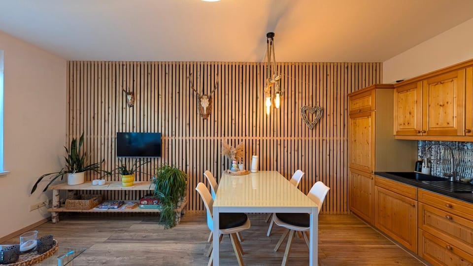 TV and multimedia, Kitchen or kitchenette, Dining area