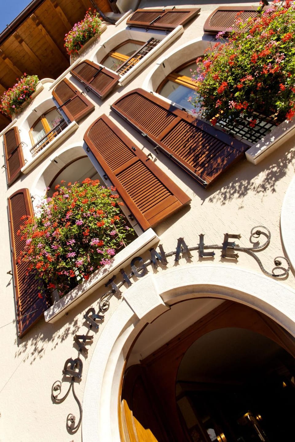 Day, Decorative detail