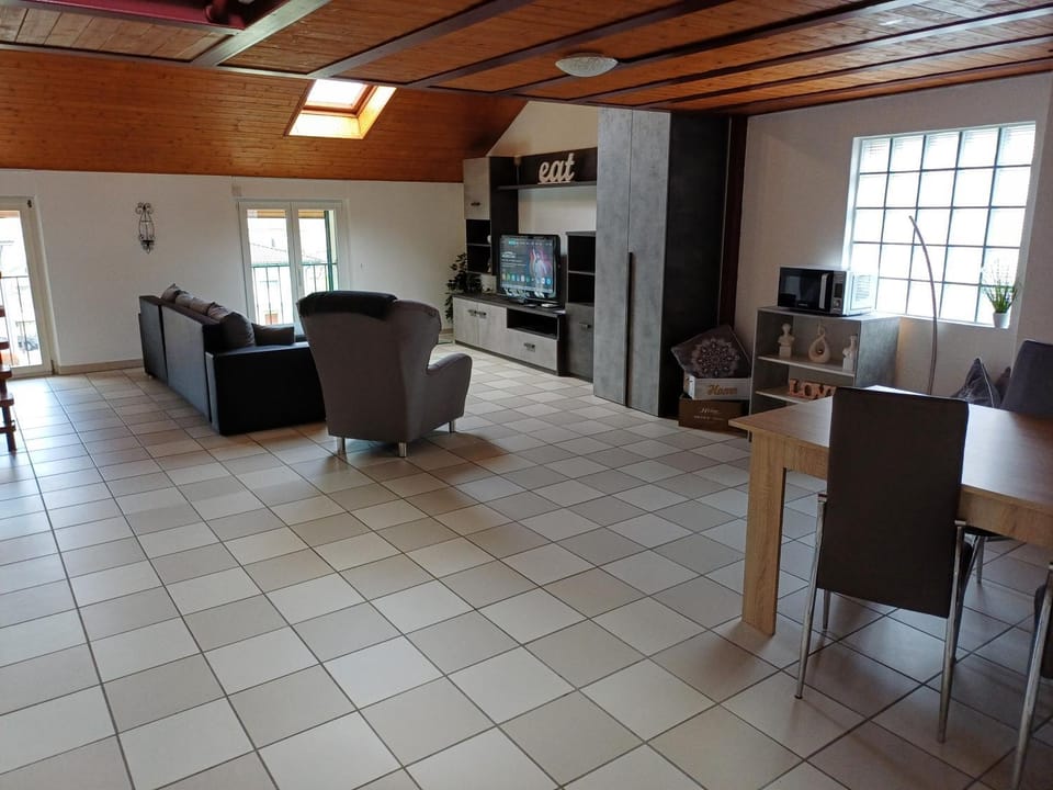 TV and multimedia, Living room, Dining area, microwave