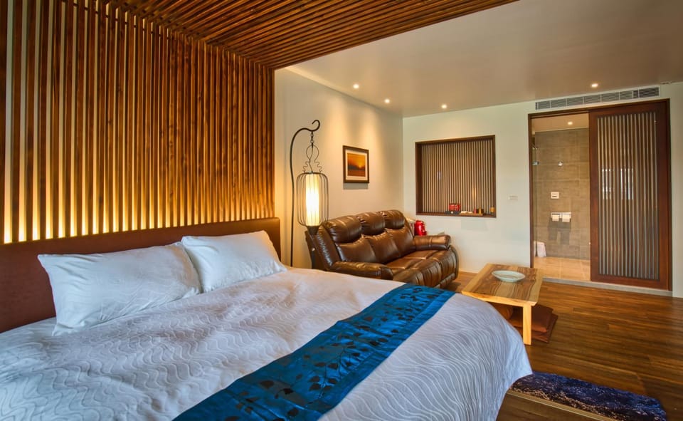Shower, Toilet, Bathroom, TV and multimedia, Coffee/tea facilities, Living room, Seating area, Bedroom