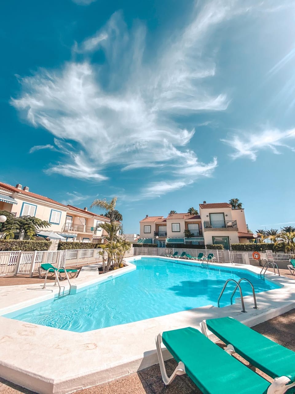 Pool view, Swimming pool, sunbed