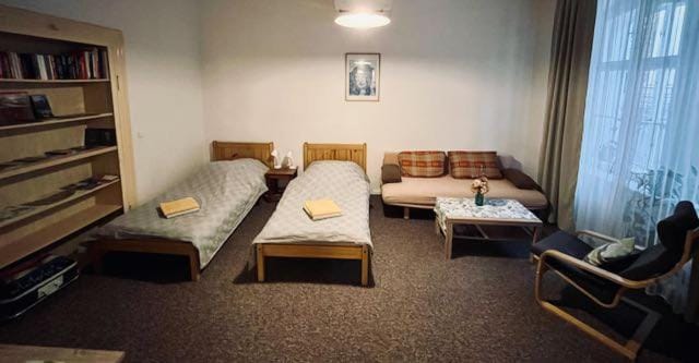 Bed, Living room