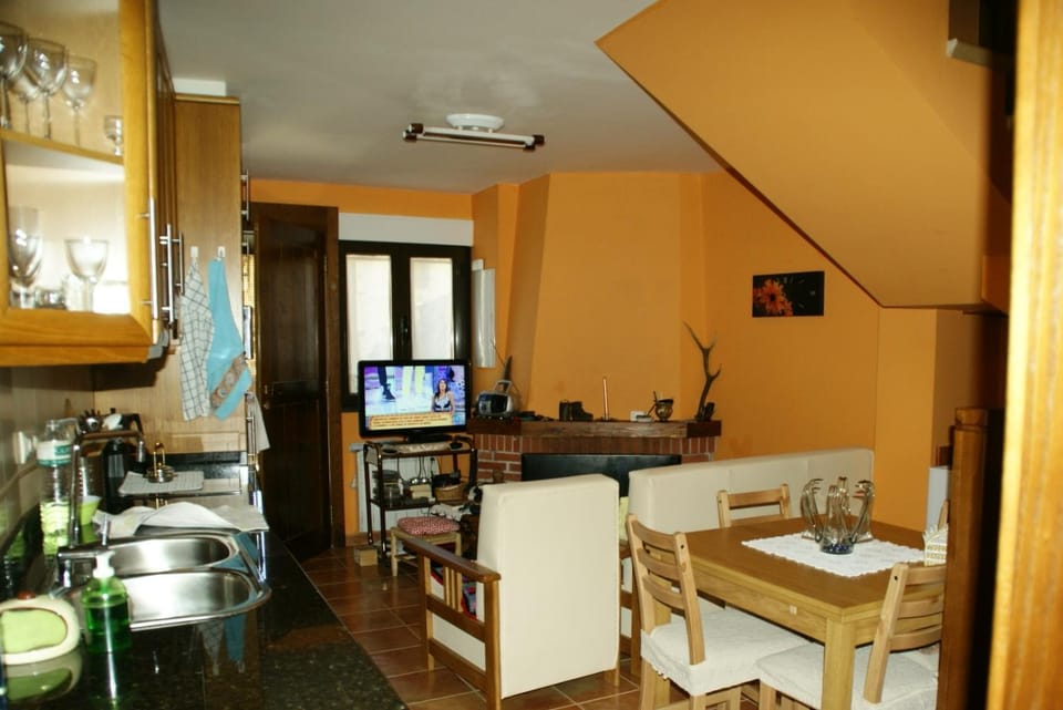 TV and multimedia, Kitchen or kitchenette, Dining area