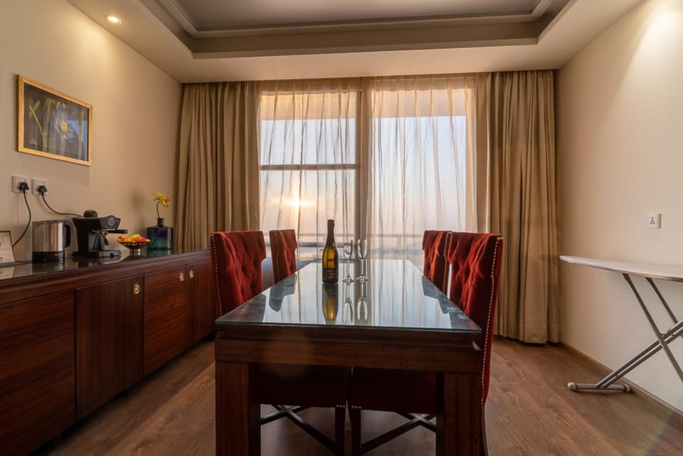 Living room, Seating area, Dining area