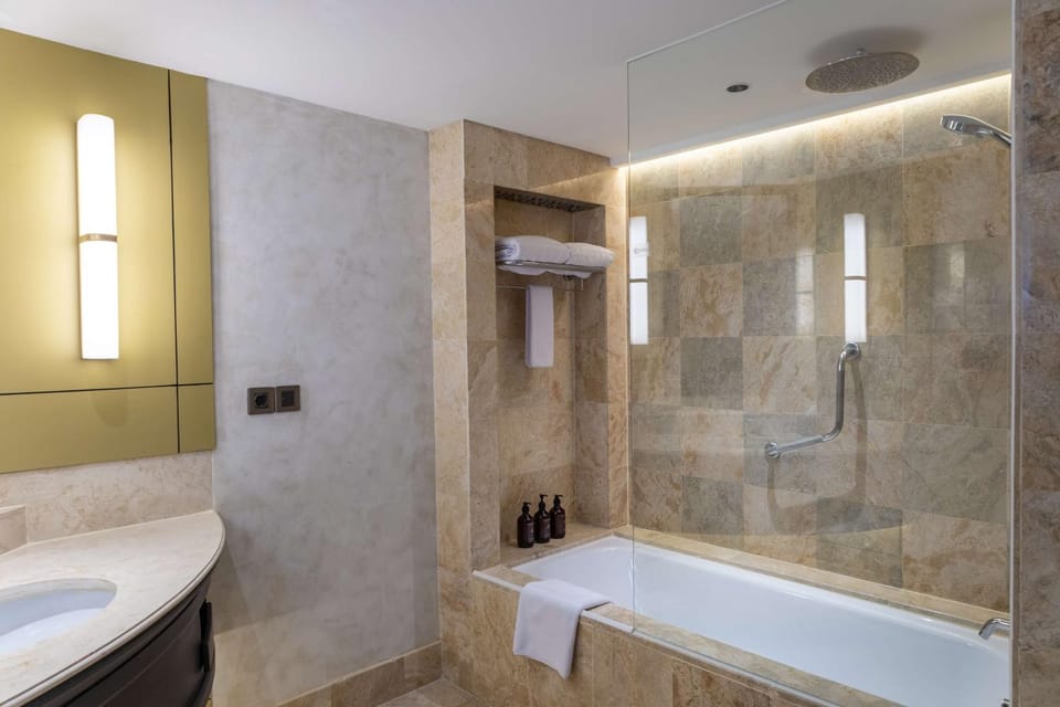 Mangkuluhur ARTOTEL SUITES Hotel in South Jakarta City