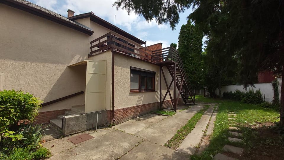 Edit Apartmanház Apartment in Hungary
