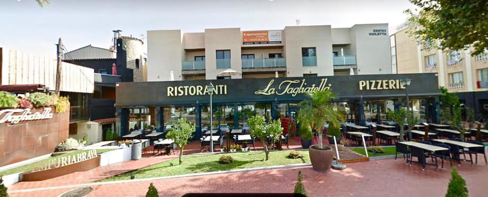 Restaurant/places to eat, Facade/entrance, Property logo or sign
