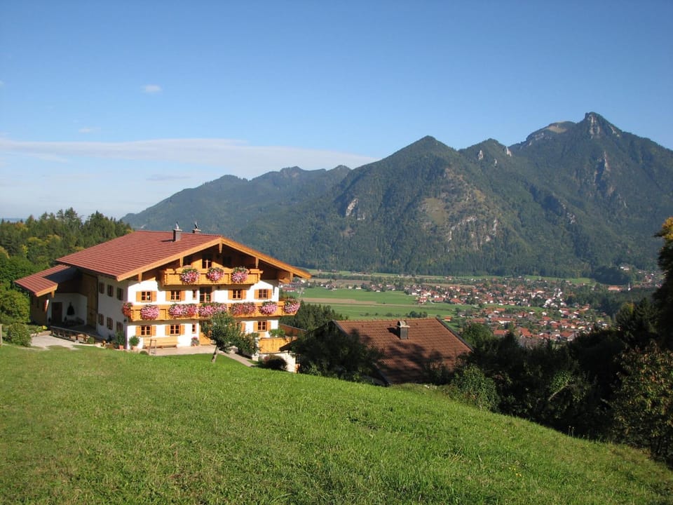 Hacher Josef - Bergpanorama Ferienwohnungen | Chiemgau Karte Apartment in Grassau