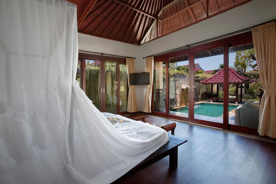 Bedroom, Pool view