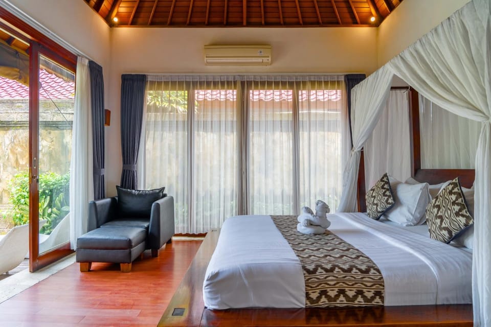 Bed, Photo of the whole room, Bedroom, air conditioner