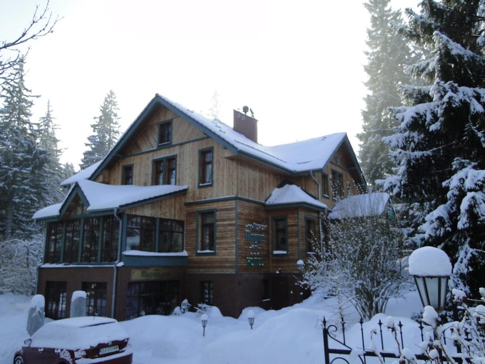 Facade/entrance, Day, Winter