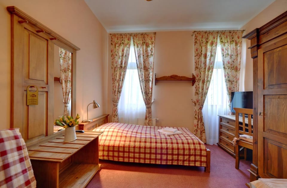 Bed, Day, Bedroom