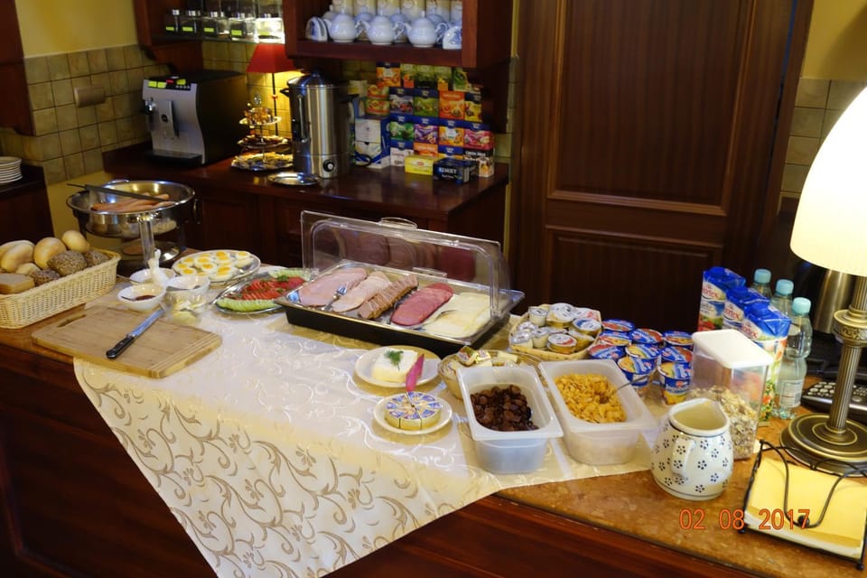 Restaurant/places to eat, Food close-up, On site, Buffet breakfast, Non alcoholic drinks