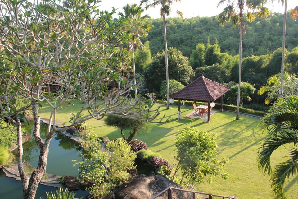Nearby landmark, Spring, Day, Natural landscape, Garden, View (from property/room), Garden view, Lake view