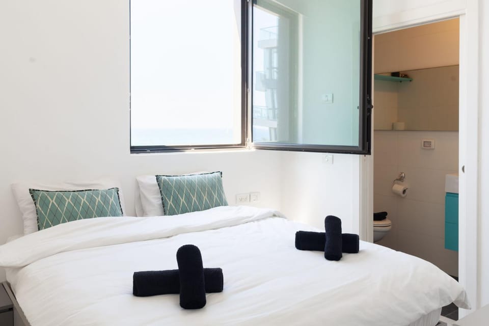 Bed, Photo of the whole room, Bedroom, Sea view