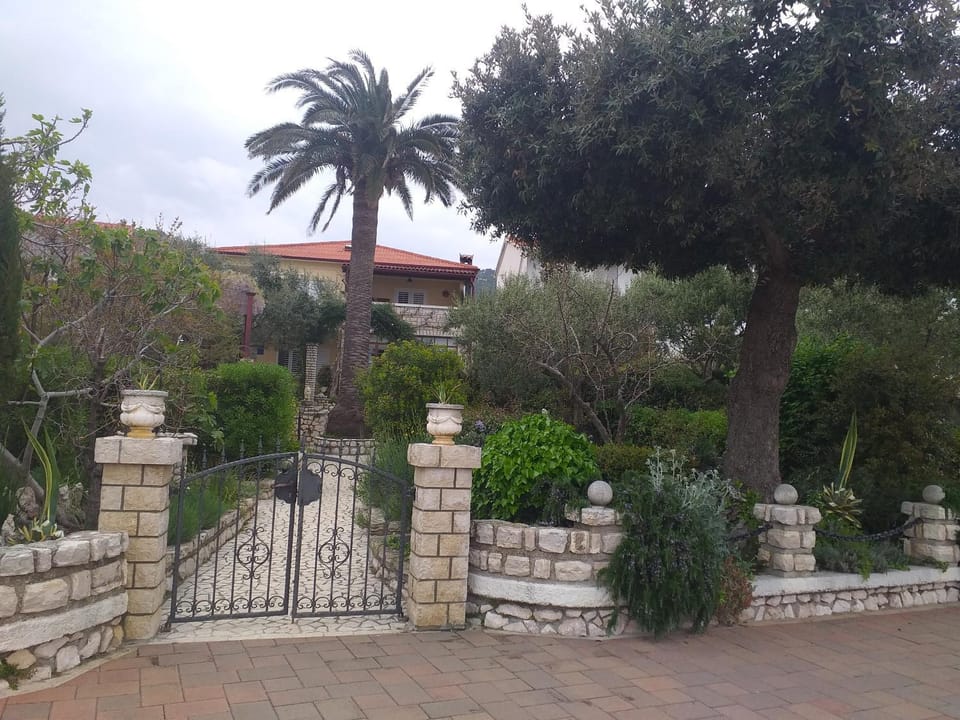 Property building, Garden, Garden view