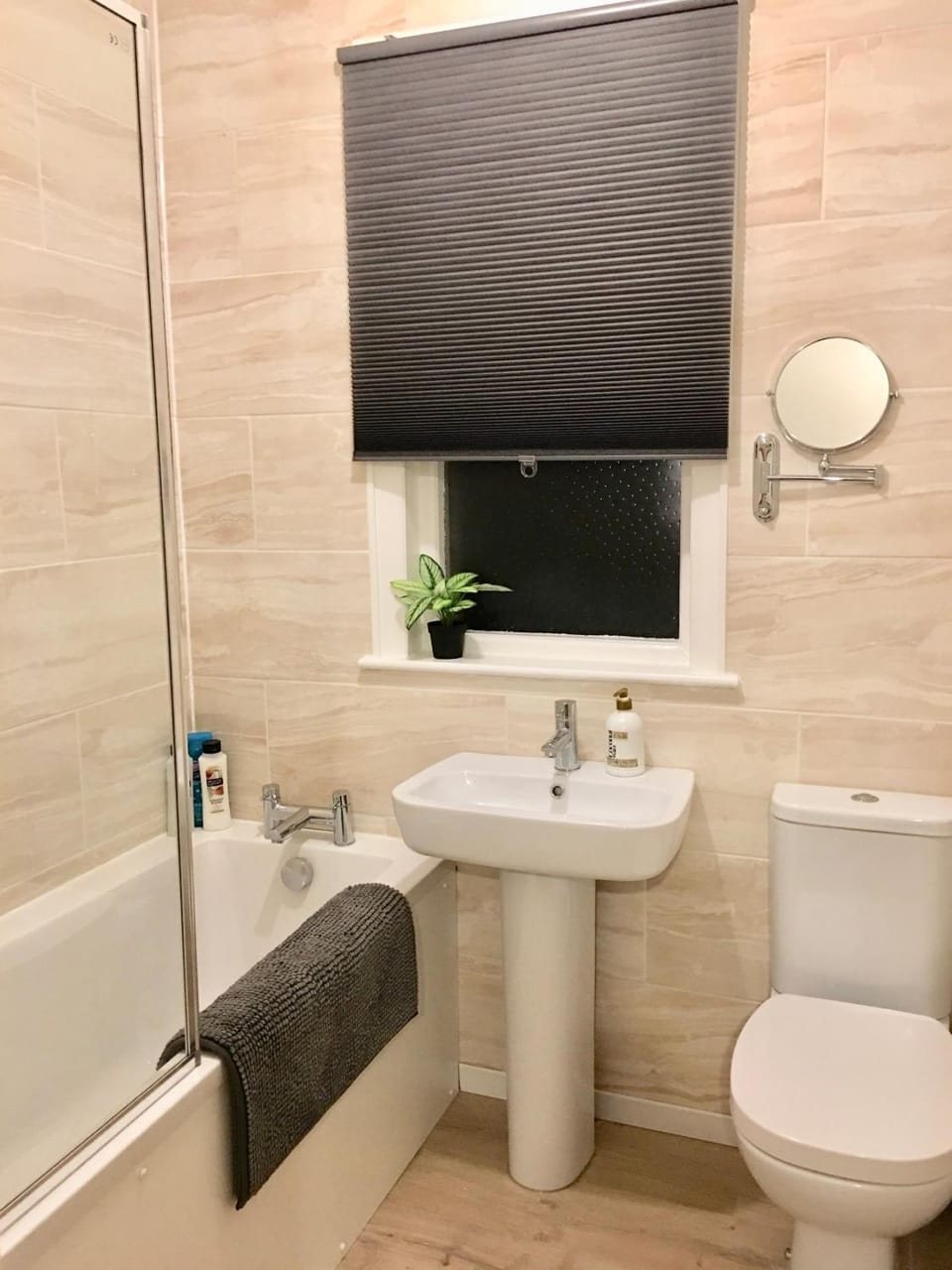 Highfield University House By Your Stay Solutions Short Lets & Serviced Accommodation Southampton With Garden House in Southampton