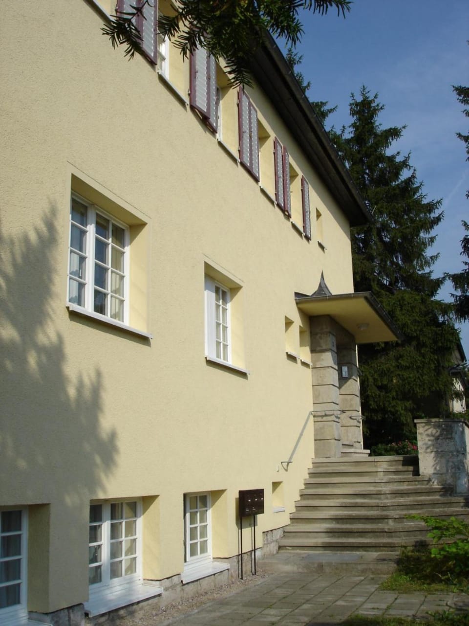 Facade/entrance