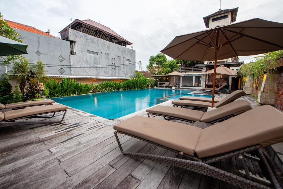 Pool view, Swimming pool, sunbed