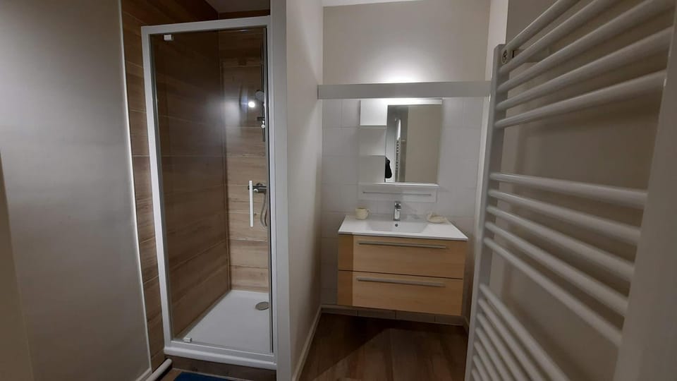 Shower, Bathroom