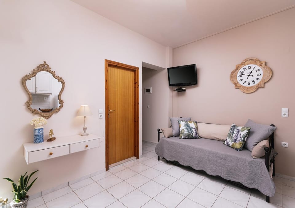 Bed, Photo of the whole room, Seating area