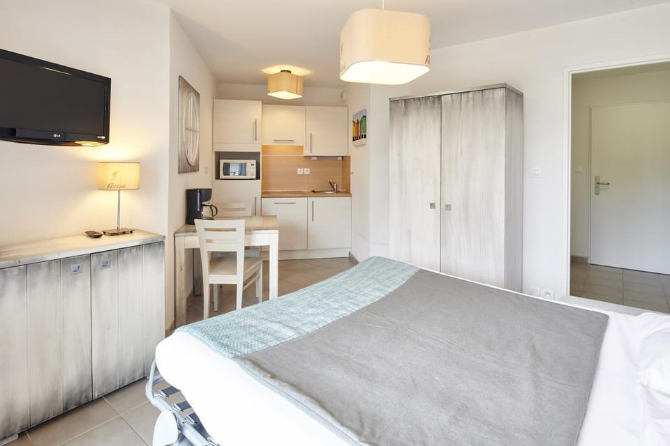 Dining area, Bedroom