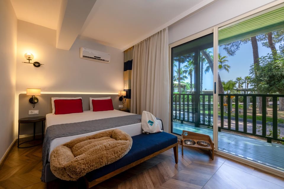 Bedroom, Pets
