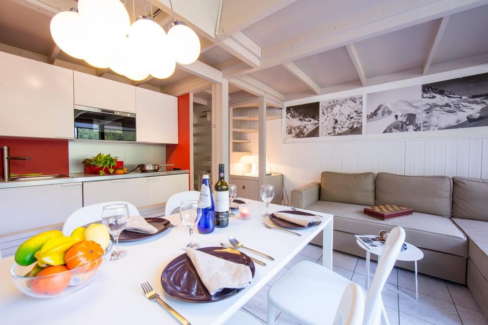 Kitchen or kitchenette, Living room, Dining area