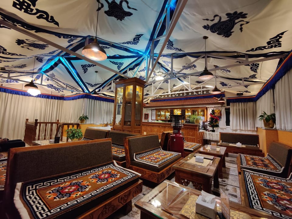 Restaurant/places to eat, Lounge or bar, Seating area