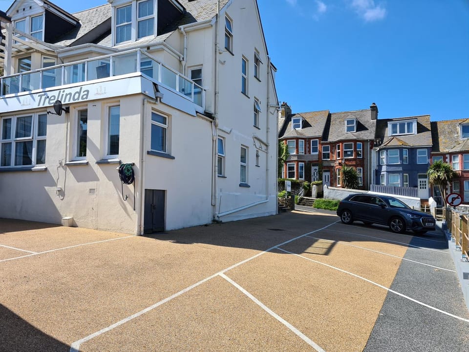 Balcony/Terrace, Location